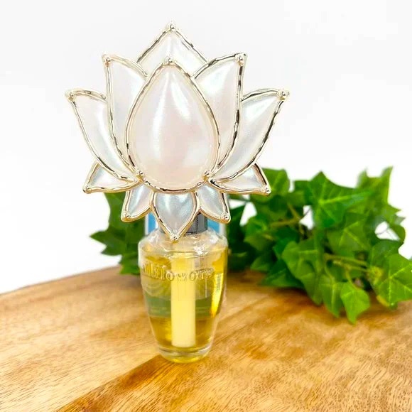 Pearl White Lotus Flower Bath & Body Works Wallflowers Home Fragrance Diffuser - Picture 2 of 7